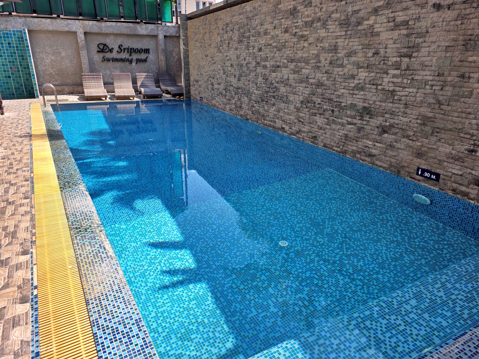 20260313151322_0_e66eb5 清邁老城區平價飯店：De Sripoom Hotel，近夜市不到2千元含早餐！游泳池健身房都有超chill