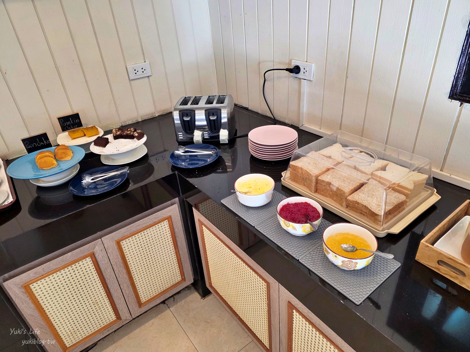 20260429204049_0_99edc9 清邁老城區平價飯店：De Sripoom Hotel，近夜市不到2千元含早餐！游泳池健身房都有超chill