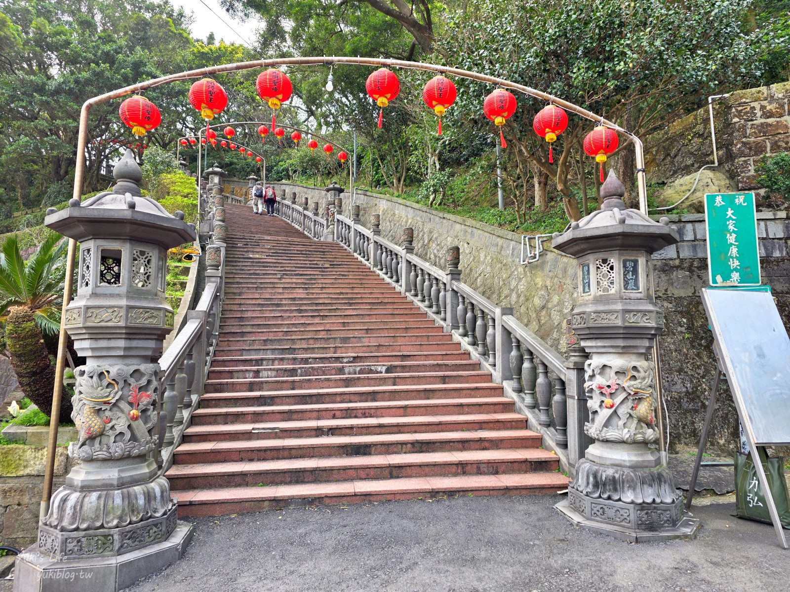 20261002181756_0_767b46 【台北內湖景點】碧山巖開漳聖王廟:隱藏版景觀咖啡廳!隨喜喝咖啡坐擁台北101無敵百萬景觀,傍晚浪漫夕陽夜景美翻天