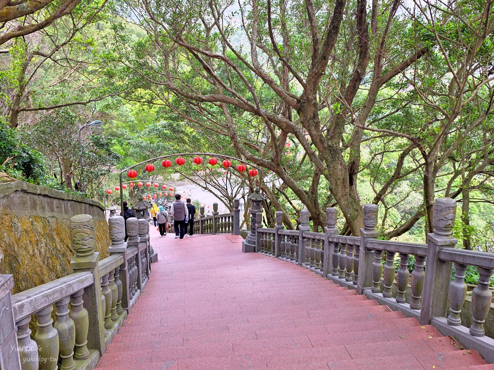 20261002181756_0_c8d216 【台北內湖景點】碧山巖開漳聖王廟:隱藏版景觀咖啡廳!隨喜喝咖啡坐擁台北101無敵百萬景觀,傍晚浪漫夕陽夜景美翻天