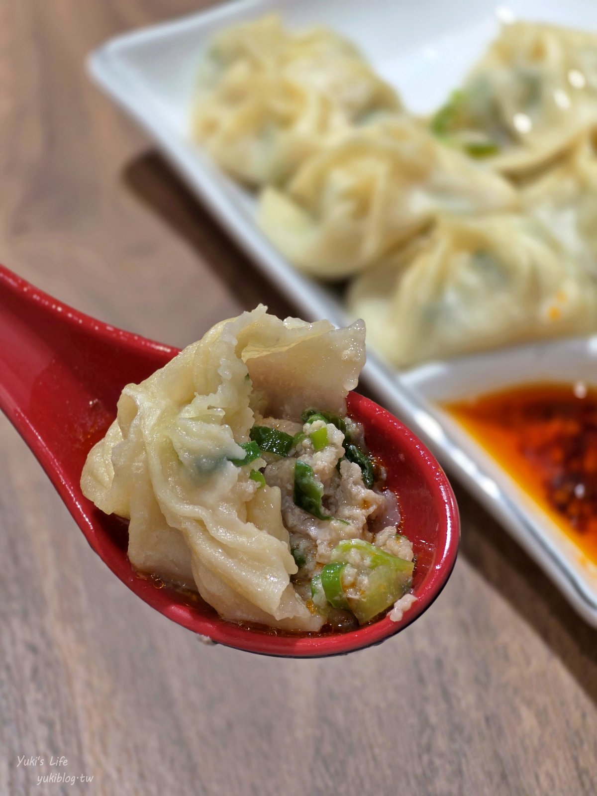 20261027171250_0_b98b34 【宜蘭蘇澳美食】正好鮮肉小籠包(蘇澳店)火車站旁現點現包!滿滿三星蔥肉汁超鮮美,推薦必加特製辣油,一人一盤超過癮