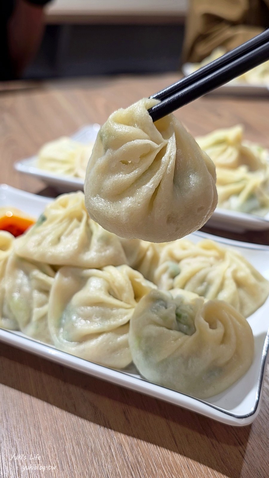 20261027172810_0_467059 【宜蘭蘇澳美食】正好鮮肉小籠包(蘇澳店)火車站旁現點現包!滿滿三星蔥肉汁超鮮美,推薦必加特製辣油,一人一盤超過癮