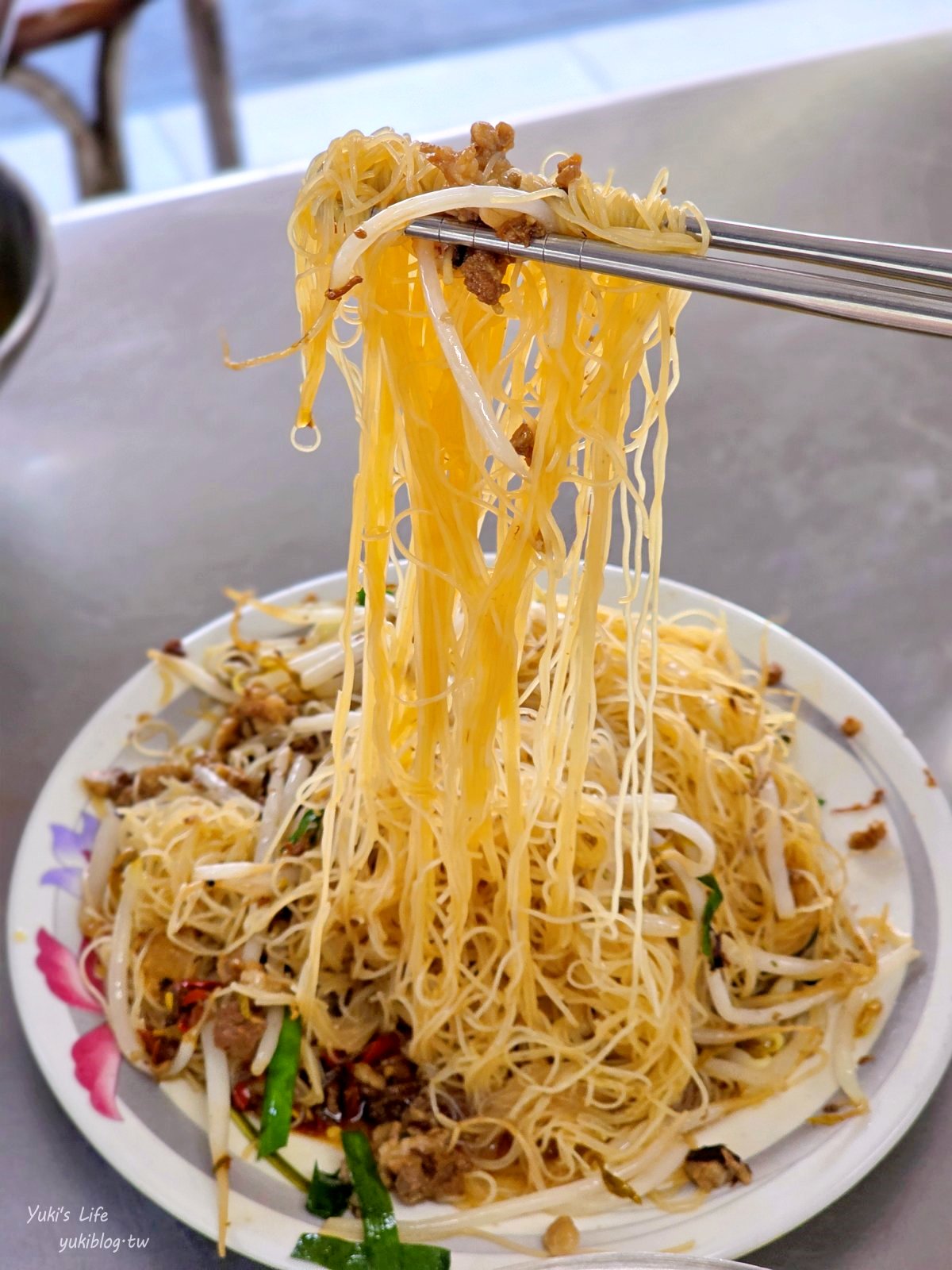 20261030003430_0_61d88d 【高雄新興美食】55年老店豬血湯:在地人銅板價早餐這樣吃!