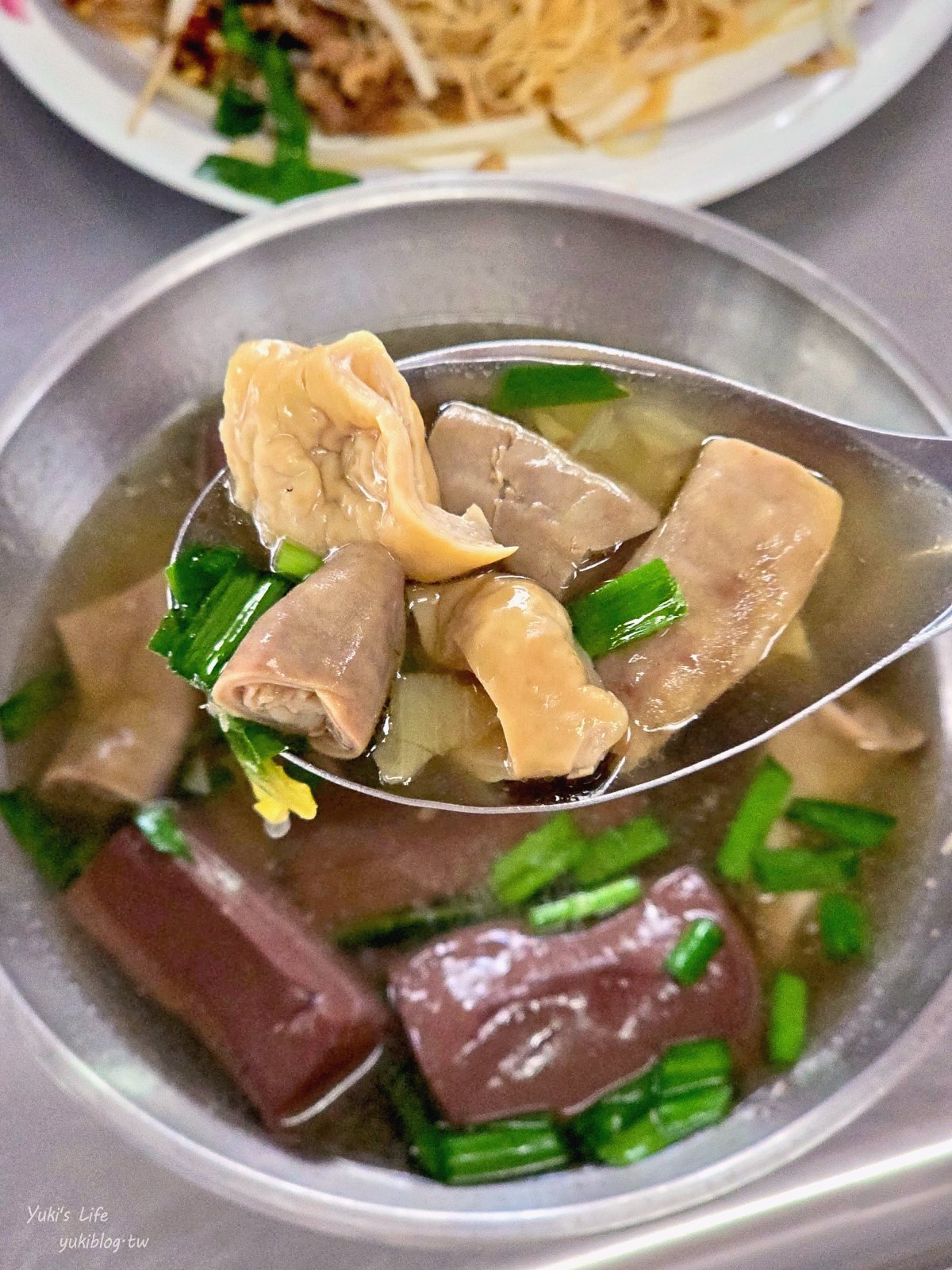 20261030003434_0_ed3066 【高雄新興美食】55年老店豬血湯:在地人銅板價早餐這樣吃!