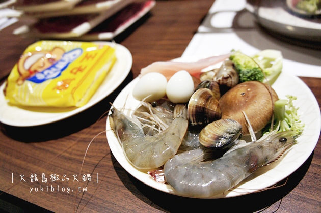 [台北食記]＊東區.火龍島極品火鍋吃到飽 ~ 新鮮選擇多樣‧麻辣火鍋 & 番茄鍋都喜歡 ❤ - yuki.tw