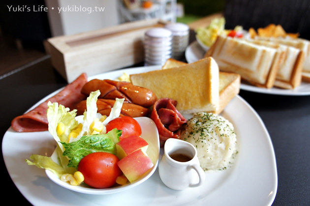 [桃園食記]＊Relax'n cafe 放鬆吧‧早午餐&草莓香蕉煎餅塔之約     »邀約 - yuki.tw