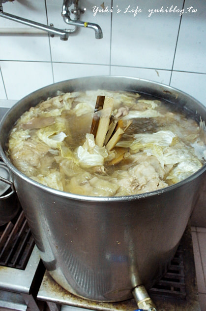 [台北食記]＊金鍋盃小火鍋 ~ 比臉還大的巨蝦真的好酷‧牛奶起士鍋煮海鮮最讚! - yuki.tw