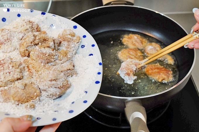 德國BEKA貝卡廚房食譜【茵杜克珍珠鍋-單柄附耳平煎鍋】鮮嫩炸雞×松阪豬拼盤×愛的番茄蛋包飯×香煎鱸魚排×辣醬香炒豆干 - yuki.tw