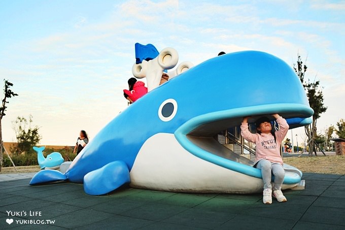 台中免費親子景點【梧棲頂魚寮公園】鯨魚溜滑梯×3D海洋立體彩繪×兒童迷宮花園~打卡野餐好去處 - yuki.tw