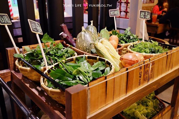 台北林口【夏部壽喜鍋】懷舊風鴛鴦麻辣火鍋、牛奶鍋肉品野菜吃到飽、推薦鴨油飯@昕境廣場美食 - yuki.tw