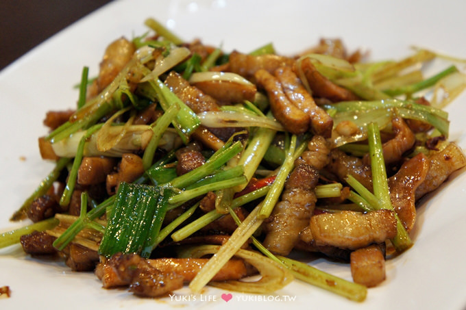 桃園美食┃蘆竹‧台灣磚窯雞 ~ 香噴噴烤雞加上古早味雞油拌飯.便宜好吃.聚餐合菜都划算! - yuki.tw