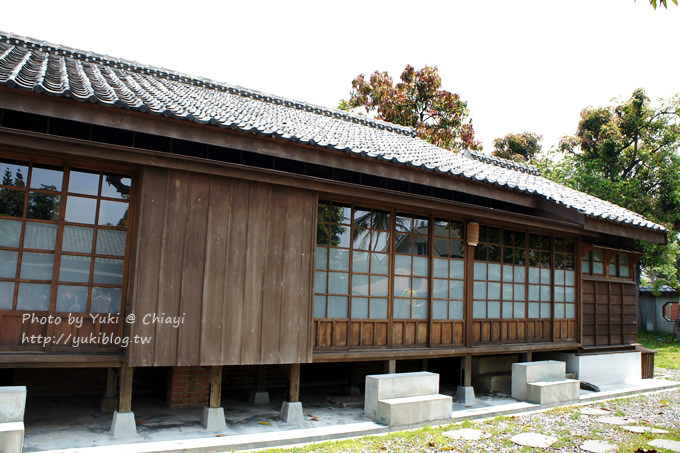  嘉義旅遊┃跟著林龍×幸福嘉遊旅行團(上)‧北門驛&檜意森活村&阿里山森林鐵路車庫園區&動力木雕作品展示館&噴水雞肉飯(小雅店) - yuki.tw