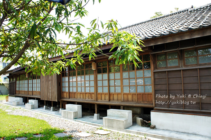  嘉義旅遊┃跟著林龍×幸福嘉遊旅行團(上)‧北門驛&檜意森活村&阿里山森林鐵路車庫園區&動力木雕作品展示館&噴水雞肉飯(小雅店) - yuki.tw