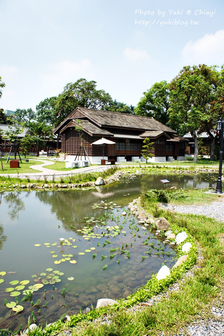  嘉義旅遊┃跟著林龍×幸福嘉遊旅行團(上)‧北門驛&檜意森活村&阿里山森林鐵路車庫園區&動力木雕作品展示館&噴水雞肉飯(小雅店) - yuki.tw