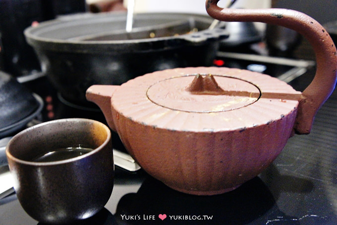 台北美食┃嚴選鍋品‧四川重慶紅油麻辣燙+鱘龍魚骨高湯鴛鴦鍋  (試食嚐鮮) - yuki.tw