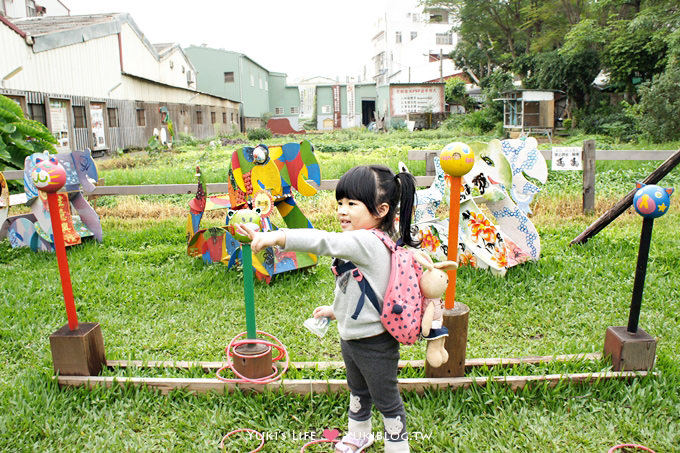 台中親子景點【老樹根木工坊】恐龍溜滑梯木頭樂園×放大版木作玩具❤好喜歡彈珠小驚喜 - yuki.tw