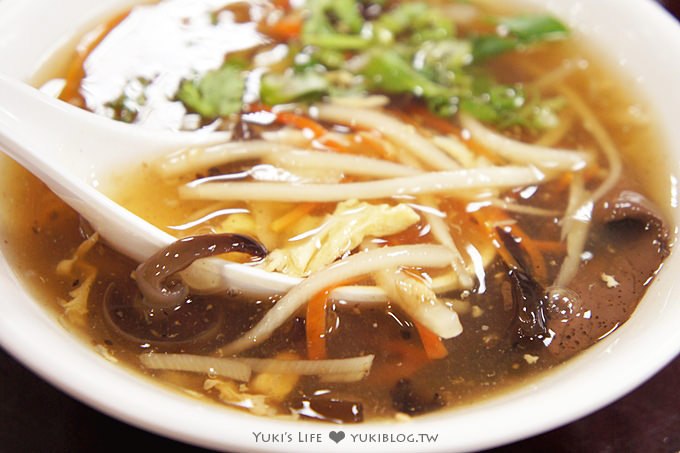 台北美食┃頂好紫琳蒸餃‧頂好名城店B1.晚來要排隊喲~  (近忠孝復興捷運站&忠孝敦化站) - yuki.tw