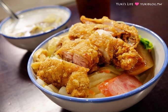 台北車站美食【台生飲食亭】好香的古早味雞腿飯、復古街道場景 - yuki.tw