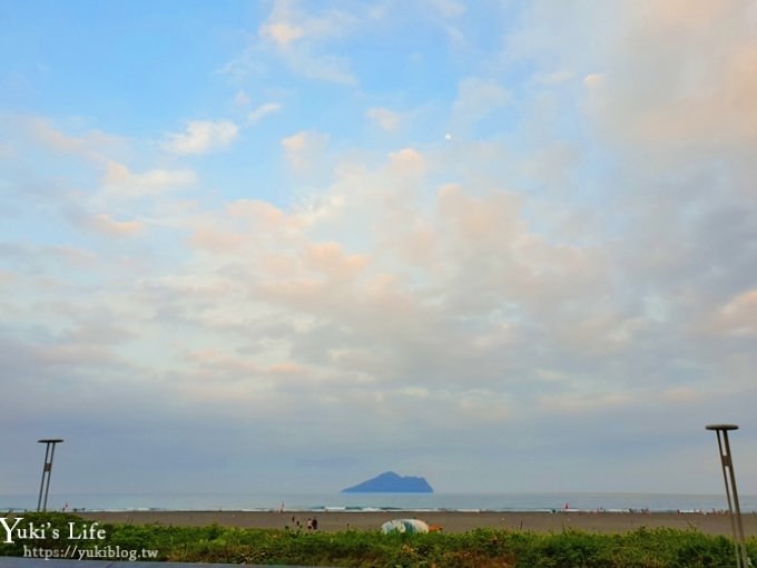 宜蘭景點【頭城9號咖啡外澳館】踏浪玩沙親子景點×龜山島無敵海景下午茶 - yuki.tw