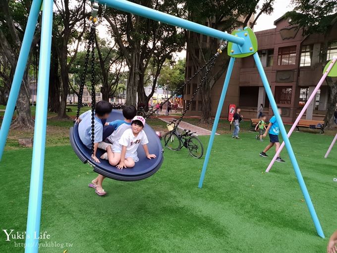 新北景點【溪北生態公園】章魚溜滑梯×海灘風大沙坑挖土機×攀爬網×野餐親子景點(附近隱藏版美食攻略) - yuki.tw