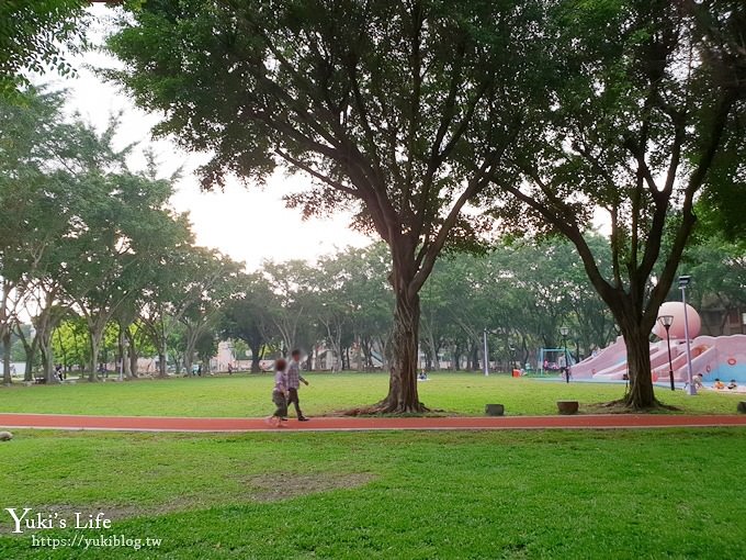 新北景點【溪北生態公園】章魚溜滑梯×海灘風大沙坑挖土機×攀爬網×野餐親子景點(附近隱藏版美食攻略) - yuki.tw