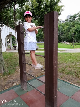 新北景點【溪北生態公園】章魚溜滑梯×海灘風大沙坑挖土機×攀爬網×野餐親子景點(附近隱藏版美食攻略) - yuki.tw