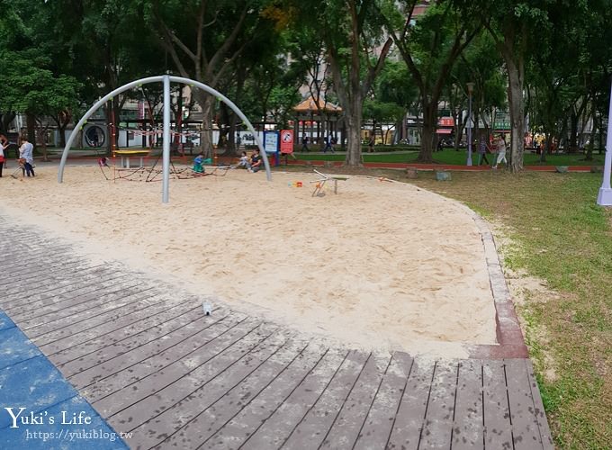 新北景點【溪北生態公園】章魚溜滑梯×海灘風大沙坑挖土機×攀爬網×野餐親子景點(附近隱藏版美食攻略) - yuki.tw