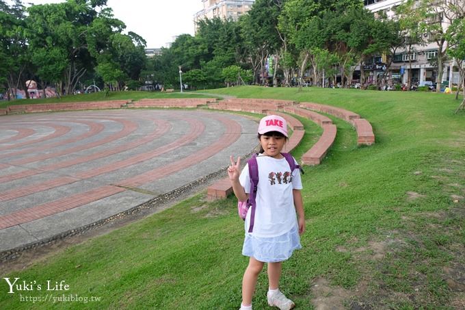 新北景點【溪北生態公園】章魚溜滑梯×海灘風大沙坑挖土機×攀爬網×野餐親子景點(附近隱藏版美食攻略) - yuki.tw