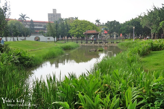 新北景點【溪北生態公園】章魚溜滑梯×海灘風大沙坑挖土機×攀爬網×野餐親子景點(附近隱藏版美食攻略) - yuki.tw