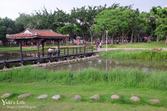 新北景點【溪北生態公園】章魚溜滑梯×海灘風大沙坑挖土機×攀爬網×野餐親子景點(附近隱藏版美食攻略) - yuki.tw