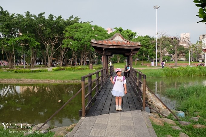 新北景點【溪北生態公園】章魚溜滑梯×海灘風大沙坑挖土機×攀爬網×野餐親子景點(附近隱藏版美食攻略) - yuki.tw