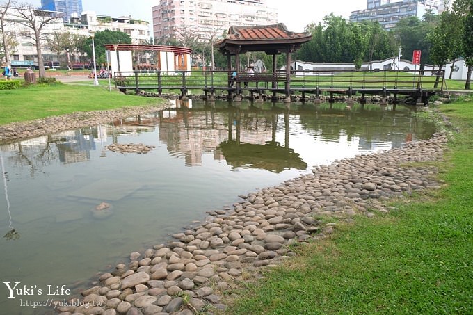 新北景點【溪北生態公園】章魚溜滑梯×海灘風大沙坑挖土機×攀爬網×野餐親子景點(附近隱藏版美食攻略) - yuki.tw