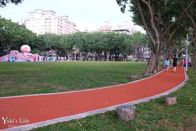 新北景點【溪北生態公園】章魚溜滑梯×海灘風大沙坑挖土機×攀爬網×野餐親子景點(附近隱藏版美食攻略) - yuki.tw