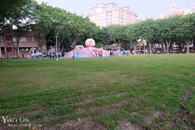 新北景點【溪北生態公園】章魚溜滑梯×海灘風大沙坑挖土機×攀爬網×野餐親子景點(附近隱藏版美食攻略) - yuki.tw