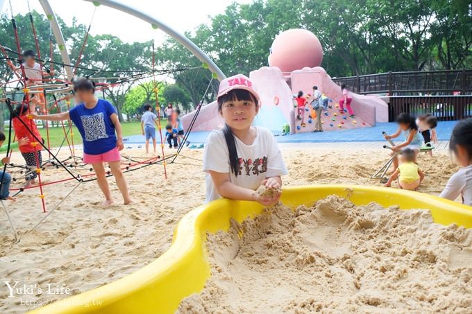 新北景點【溪北生態公園】章魚溜滑梯×海灘風大沙坑挖土機×攀爬網×野餐親子景點(附近隱藏版美食攻略) - yuki.tw