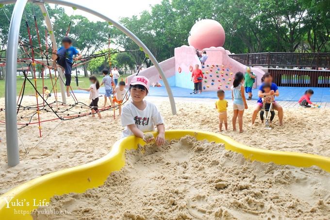 新北景點【溪北生態公園】章魚溜滑梯×海灘風大沙坑挖土機×攀爬網×野餐親子景點(附近隱藏版美食攻略) - yuki.tw