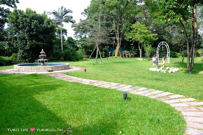 桃園龍潭【山景湖水岸景觀餐廳】下午茶很美味❤婚紗取景祕密花園、大草皮~石門水庫美食 - yuki.tw