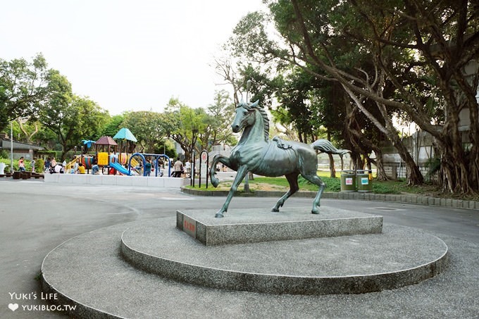 台北免費親子景點【二二八公園兒童遊戲場】120坪大沙坑×磨石子溜滑梯(台大醫院站/無料假日好去處) - yuki.tw