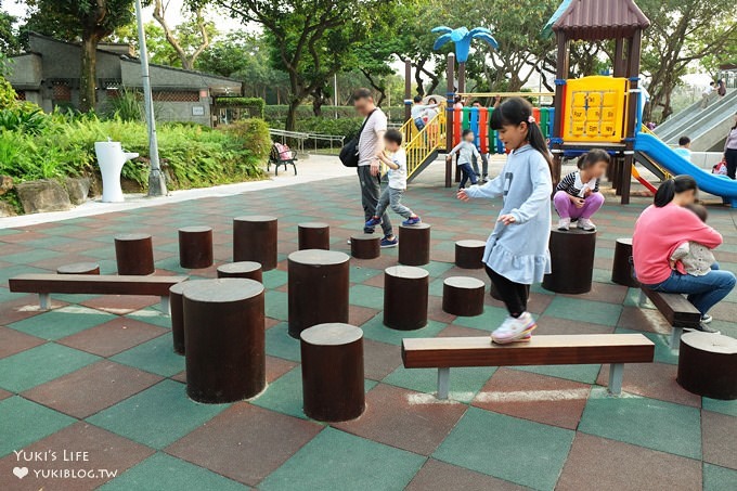 台北免費親子景點【二二八公園兒童遊戲場】120坪大沙坑×磨石子溜滑梯(台大醫院站/無料假日好去處) - yuki.tw