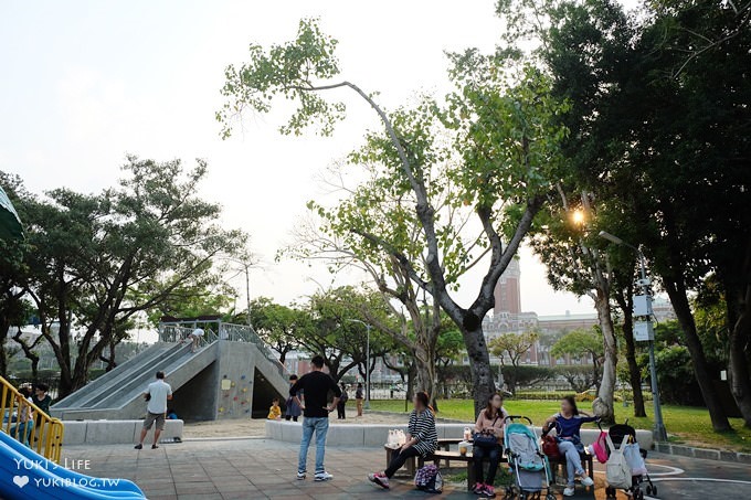 台北免費親子景點【二二八公園兒童遊戲場】120坪大沙坑×磨石子溜滑梯(台大醫院站/無料假日好去處) - yuki.tw