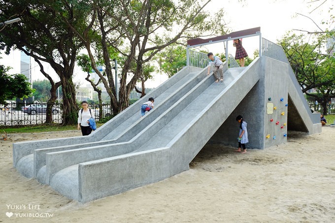 台北免費親子景點【二二八公園兒童遊戲場】120坪大沙坑×磨石子溜滑梯(台大醫院站/無料假日好去處) - yuki.tw