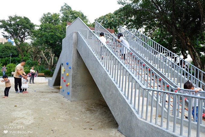 台北免費親子景點【二二八公園兒童遊戲場】120坪大沙坑×磨石子溜滑梯(台大醫院站/無料假日好去處) - yuki.tw