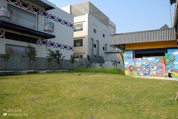 彰化彩虹建築新景點【樂活襪之鄉博物館】童趣草皮沙坑親子之旅×襪子娃娃DIY(試營運踩點趣) - yuki.tw