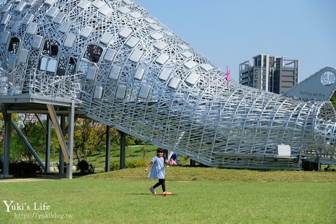 桃園捷運景點【青塘園生態公園】藝術景觀大草皮野餐好去處！(體育園區站) - yuki.tw