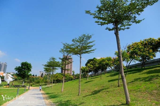 桃園捷運景點【青塘園生態公園】藝術景觀大草皮野餐好去處！(體育園區站) - yuki.tw