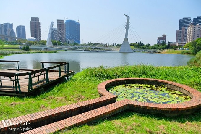 桃園捷運景點【青塘園生態公園】藝術景觀大草皮野餐好去處！(體育園區站) - yuki.tw