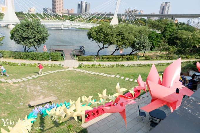 桃園捷運景點【青塘園生態公園】藝術景觀大草皮野餐好去處！(體育園區站) - yuki.tw