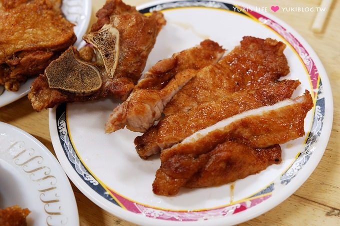 高雄美食【夜上海排骨飯/雞腿飯】吃不膩小吃~甜甜的肉燥很下飯、好大碗湯好便宜! - yuki.tw