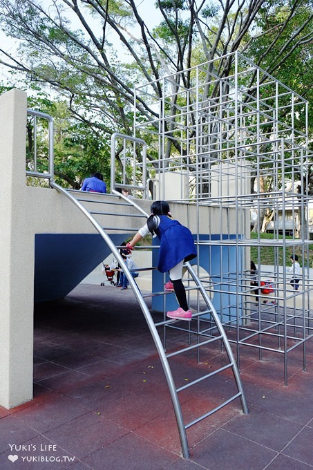 巨城週邊免費親子景點【新竹中央公園】特色兒童主題沙坑溜滑梯×網狀盪鞦韆 - yuki.tw