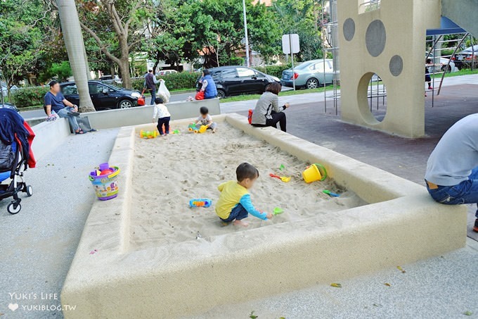 巨城週邊免費親子景點【新竹中央公園】特色兒童主題沙坑溜滑梯×網狀盪鞦韆 - yuki.tw